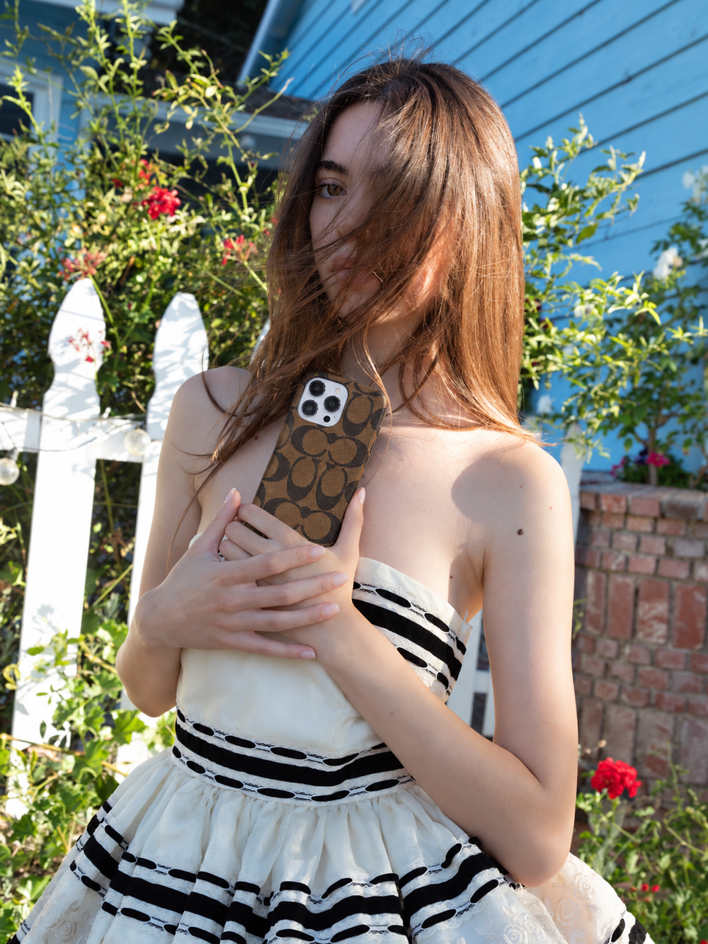 Classic Classic iPhone Case Brown -JDK241426 — lifestyle scene 2